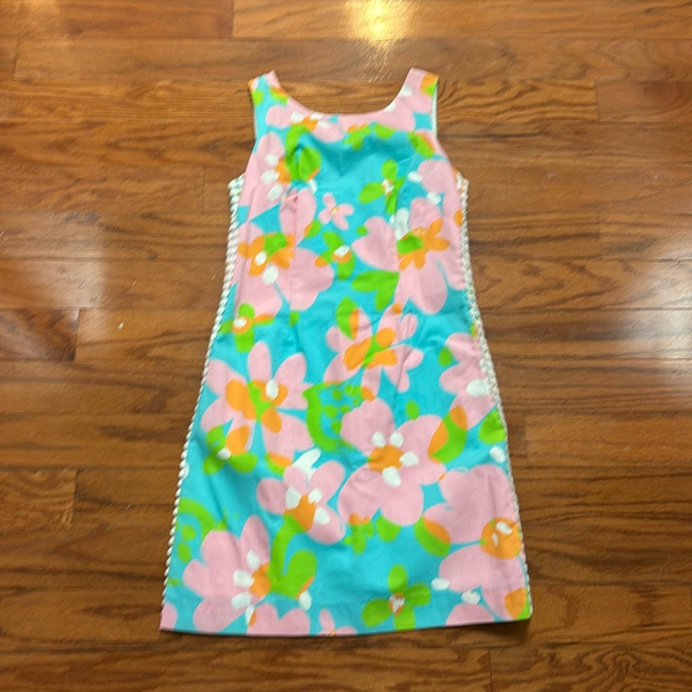Lilly Pulitzer shift in size 2